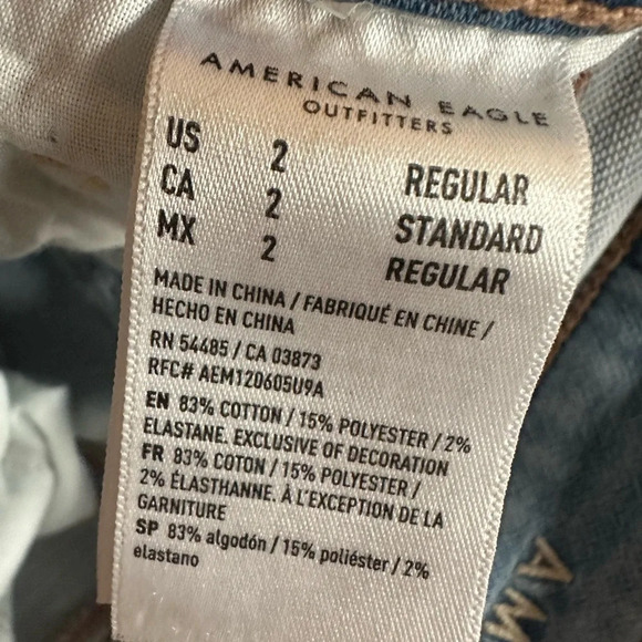 American Eagle Mom Jeans Sharkbite Hem Light Wash Denim Slim Straight - Picture 6 of 9